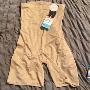 Asserts shaping shorts SzM NWT